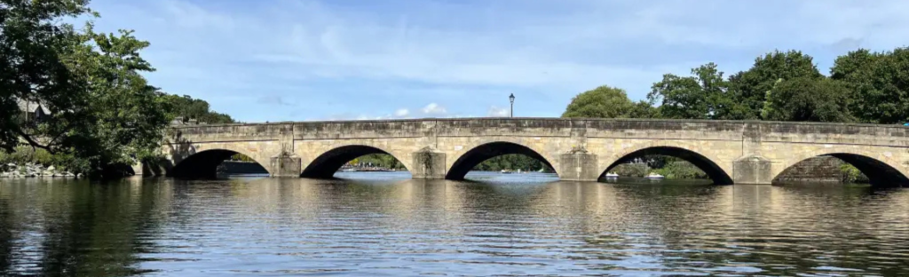 Image of Otley Bridge spanning the River Wharfe